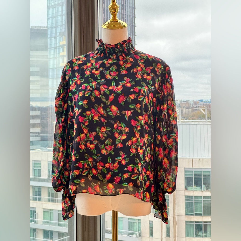 🆕 FARM Rio 🧿 NWOT Tropical Fruity & Floral Smocked Collar Blouse, Sz M